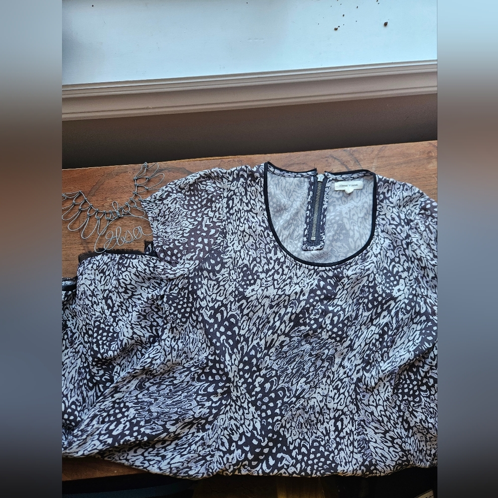Women's Black and White Patterned Top